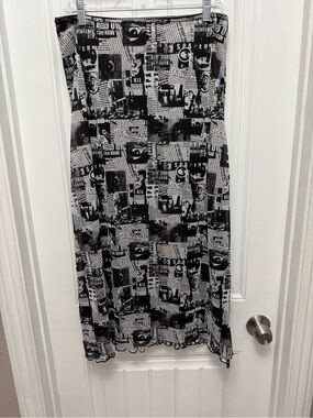 I Believe Black & White Newspaper Print Graphic Long Skirt Size 1XL (56-6)